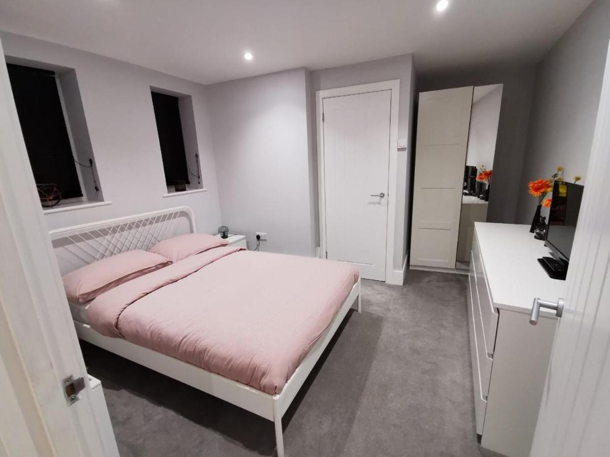 4 Sleeps And Travel Cot- Close To Beach And Restaurants 伯恩茅斯 外观 照片