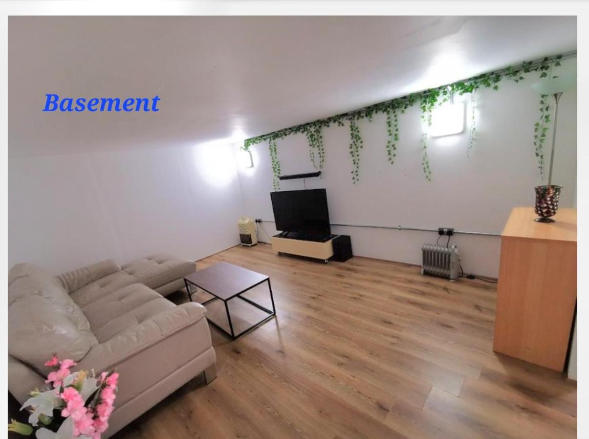 4 Sleeps And Travel Cot- Close To Beach And Restaurants 伯恩茅斯 外观 照片