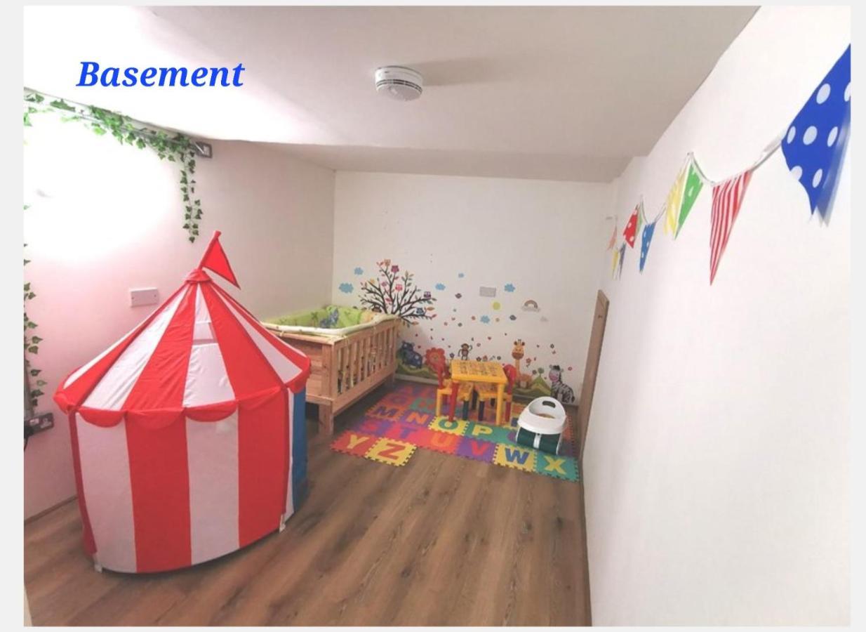 4 Sleeps And Travel Cot- Close To Beach And Restaurants 伯恩茅斯 外观 照片