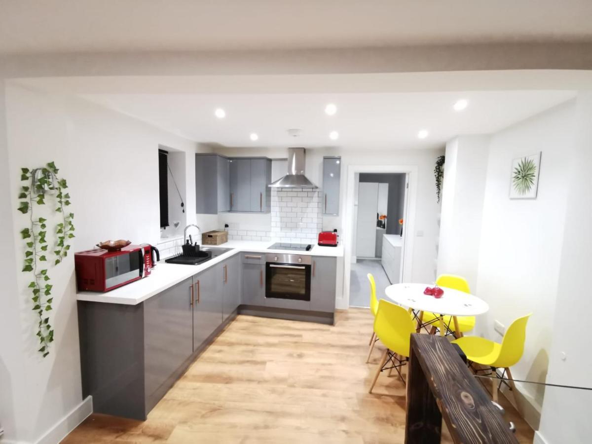 4 Sleeps And Travel Cot- Close To Beach And Restaurants 伯恩茅斯 外观 照片