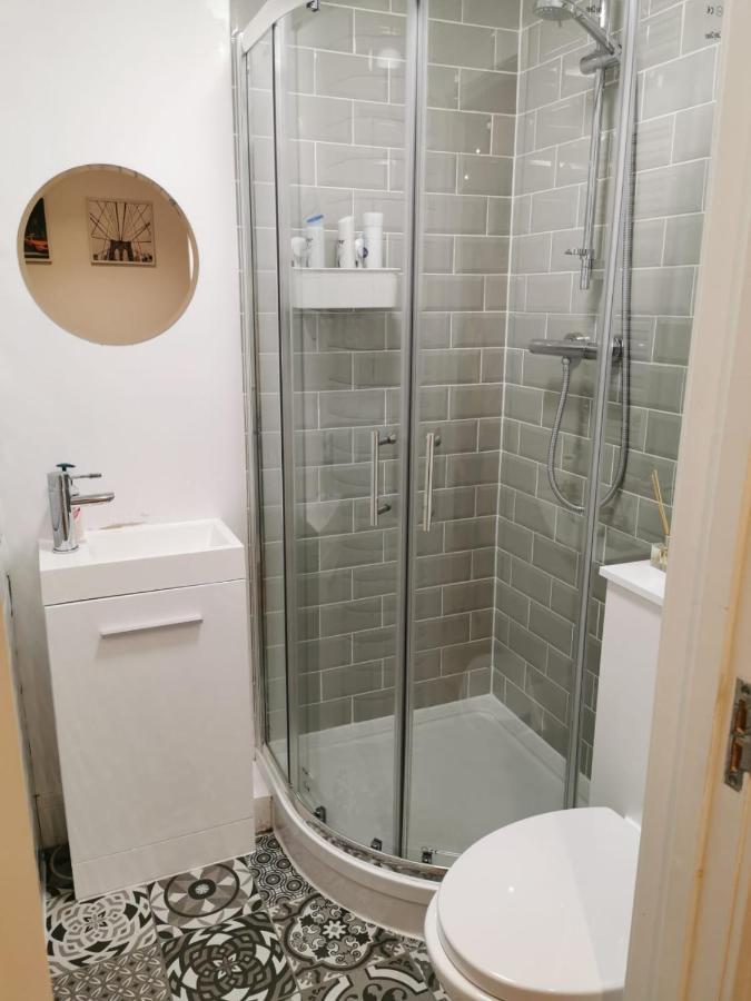 4 Sleeps And Travel Cot- Close To Beach And Restaurants 伯恩茅斯 外观 照片